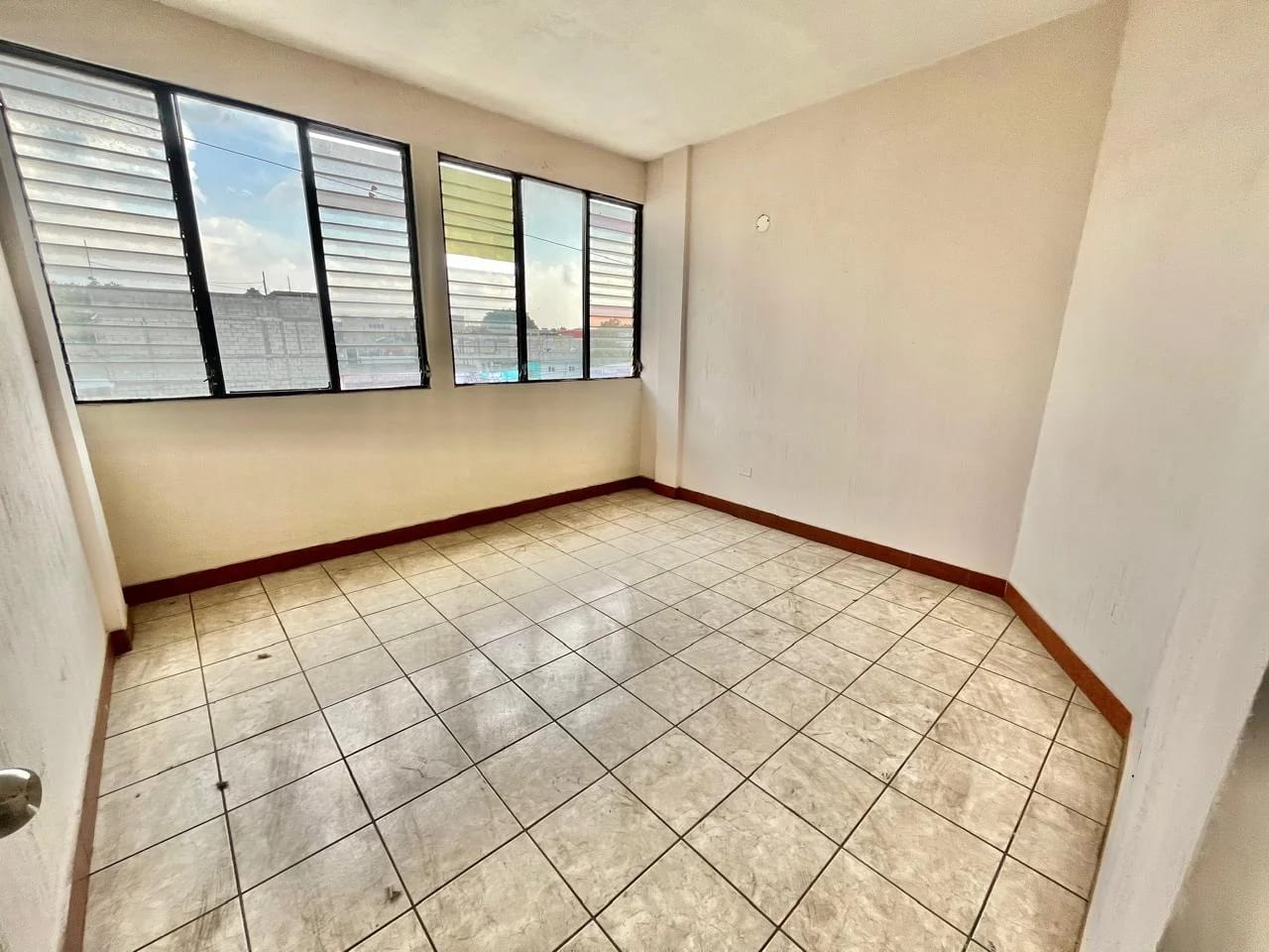 EDIFICIO EN VENTA ZONA 5 — foto 8 de 17