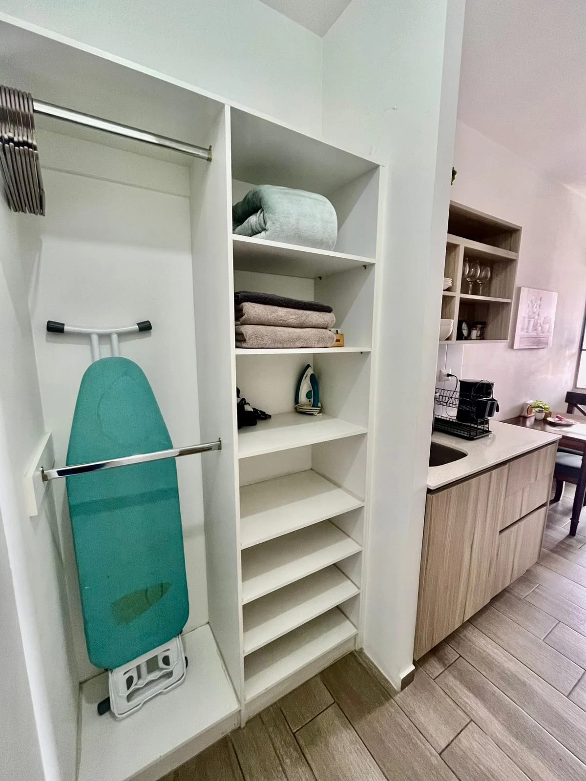 APARTAMENTO AMUEBLADO EN VENTA EDIFICIO NARAMA ZONA 13 — foto 8 de 17