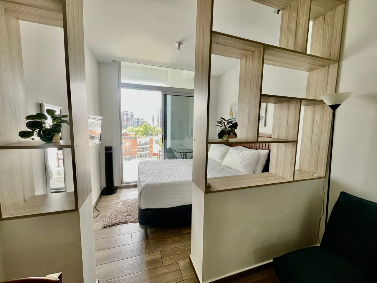APARTAMENTO AMUEBLADO EN VENTA EDIFICIO NARAMA ZONA 13 — foto 3 de 17