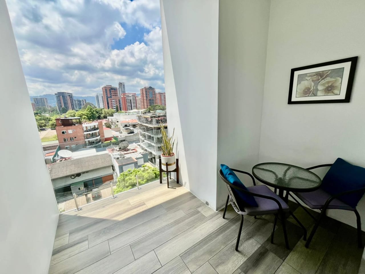 APARTAMENTO AMUEBLADO EN VENTA EDIFICIO NARAMA ZONA 13 — foto 13 de 17