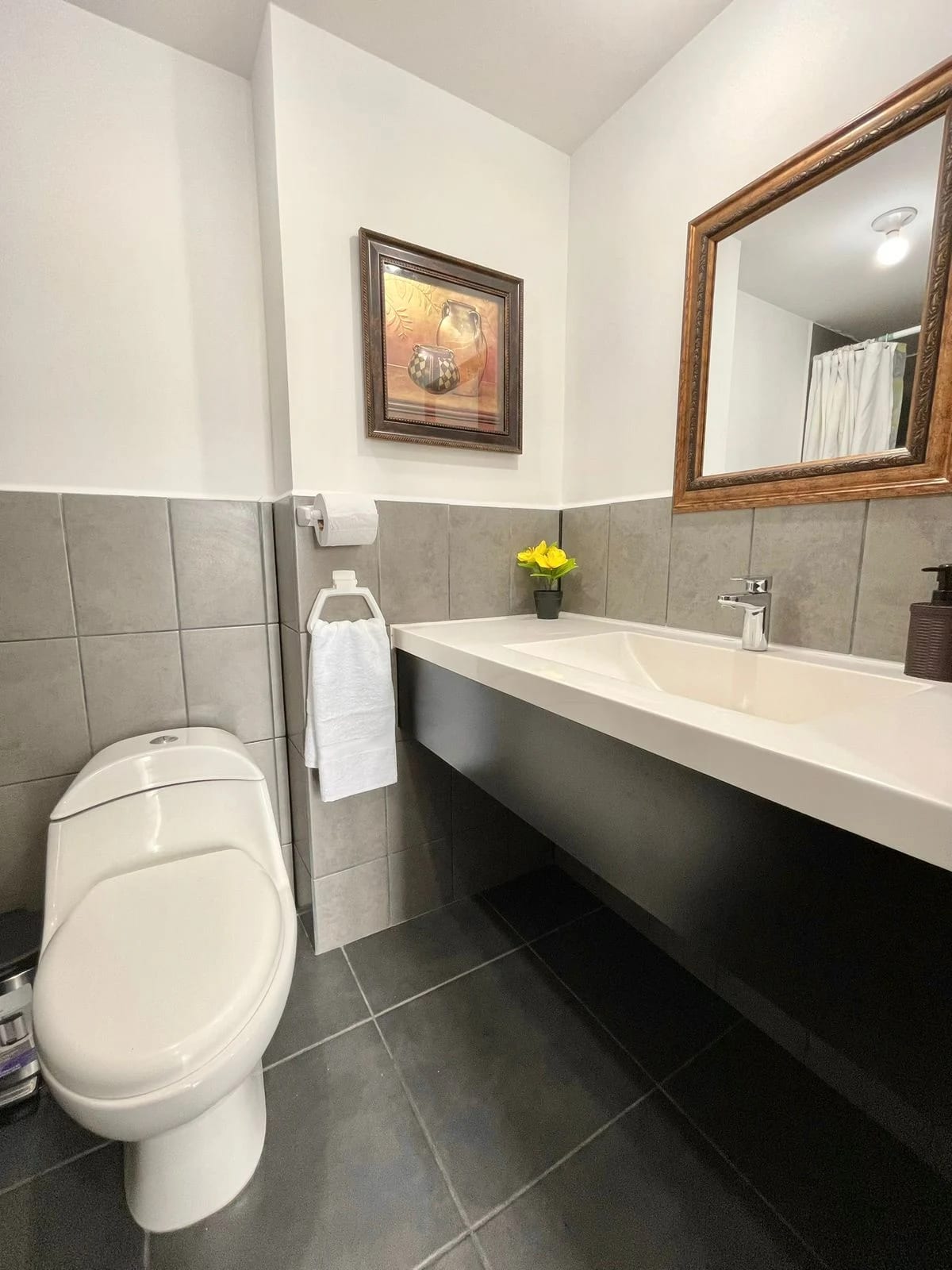 APARTAMENTO AMUEBLADO EN VENTA ZONA 11 EDIFICIO MARISCAL UNO UNO — foto 7 de 14