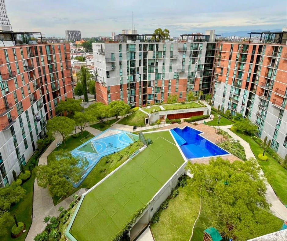 APARTAMENTO AMUEBLADO EN VENTA ZONA 11 EDIFICIO MARISCAL UNO UNO — foto 1 de 14