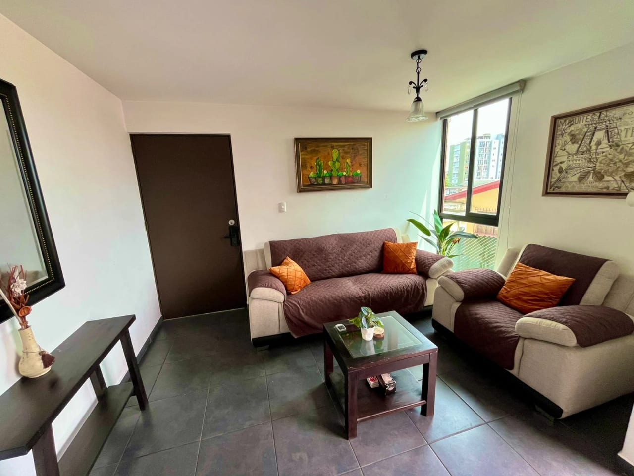 APARTAMENTO AMUEBLADO EN VENTA ZONA 11 EDIFICIO MARISCAL UNO UNO — foto 2 de 14