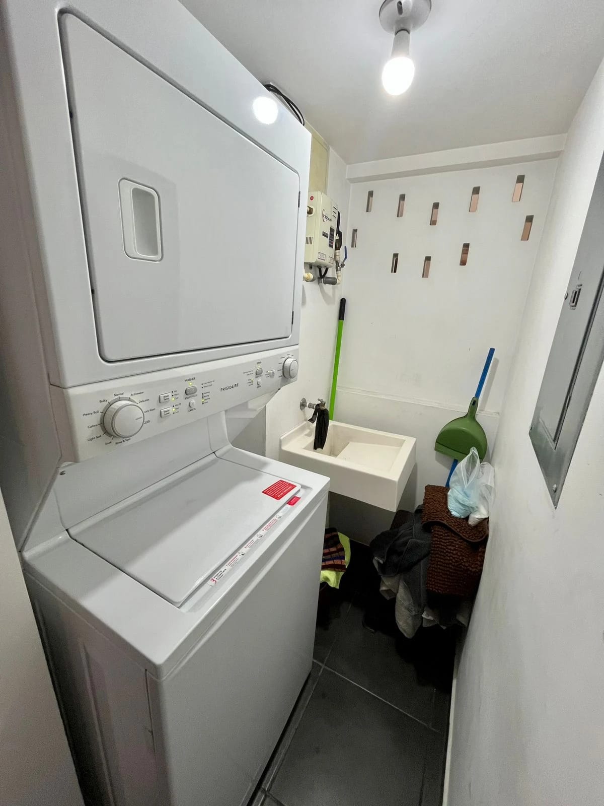 APARTAMENTO AMUEBLADO EN VENTA ZONA 11 EDIFICIO MARISCAL UNO UNO — foto 5 de 14