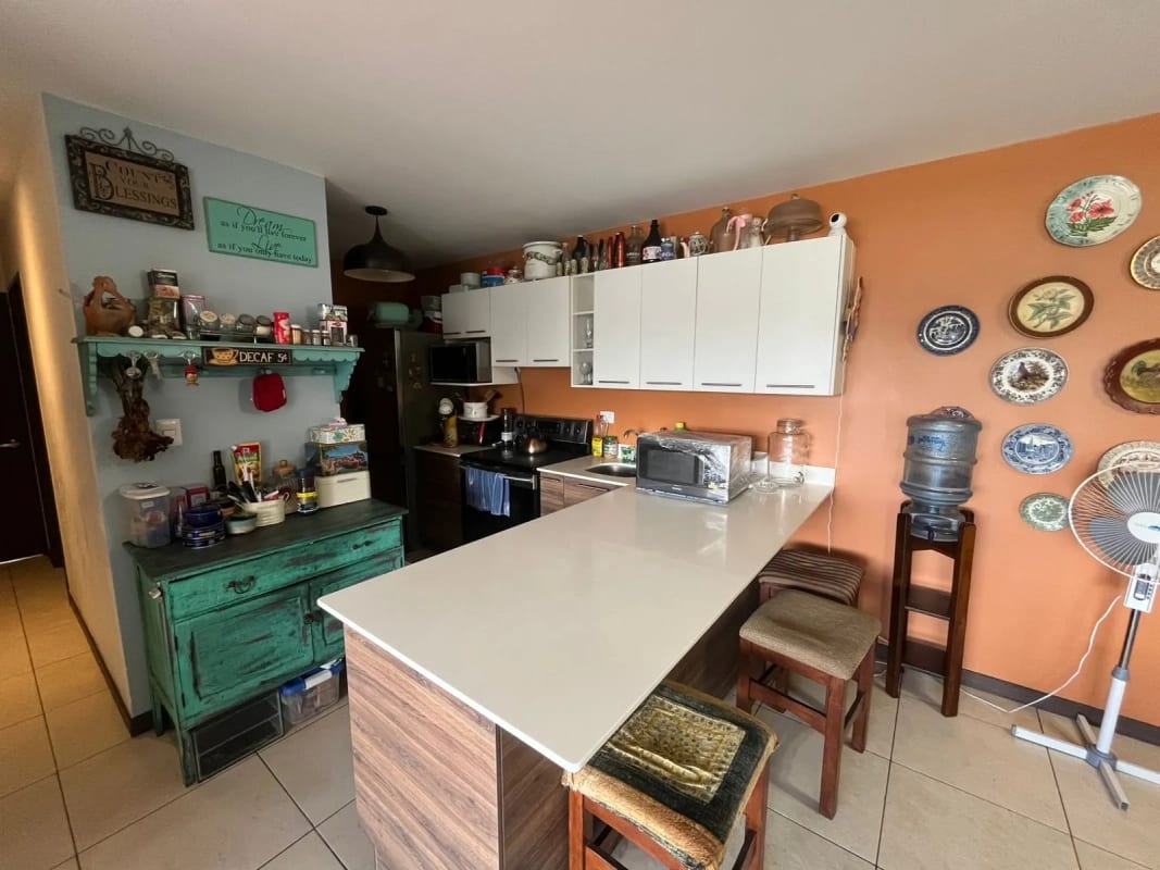 APARTAMENTO EN VENTA ZONA 7 EDIFICIO EL PORTICO — foto 2 de 10